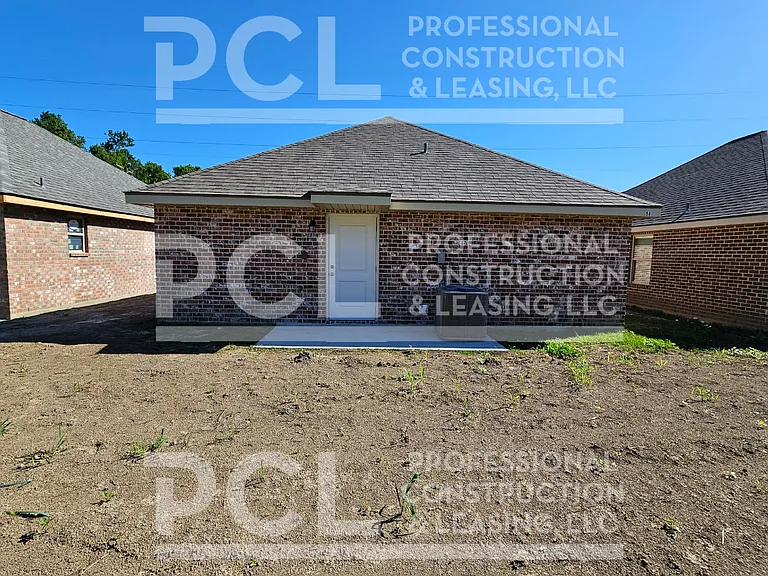 1658 Acadian Dr — Photo 2
