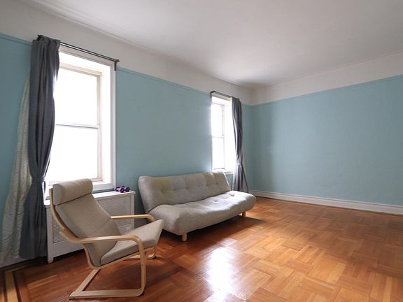 2nd image of 2355 Kings Hwy #1H