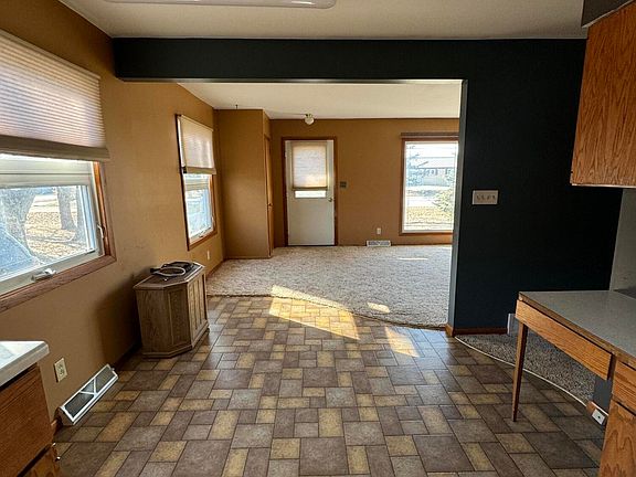 5th image of 663 W Rolette St