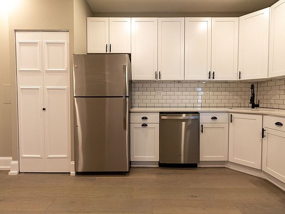 4th image of 3318-20 N Albany Ave #2