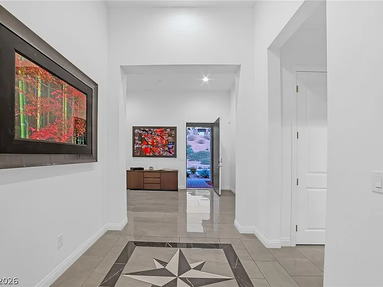 9 Porto Malaga St — Photo 4
