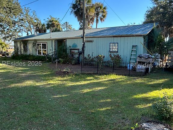 3rd image of 8 Croaker St