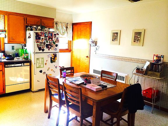 EAT-IN-KITCHEN