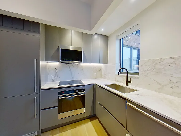 515 E 86th St #605 — Photo 5