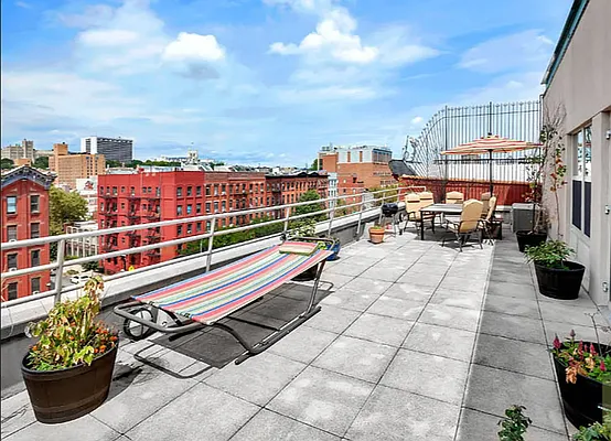 Rented by R New York | media 2