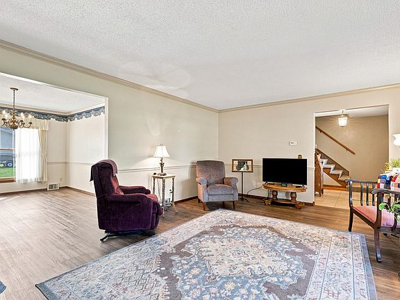 3rd image of 1114 Oak St