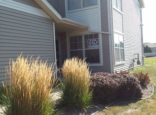 970 Buckingham Ln, Sycamore, IL 60178