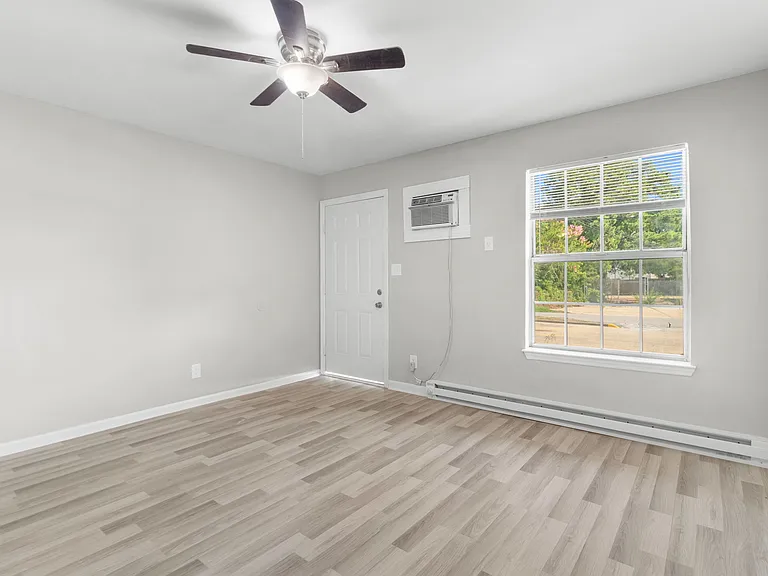 1129 Green St #8 — Photo 7