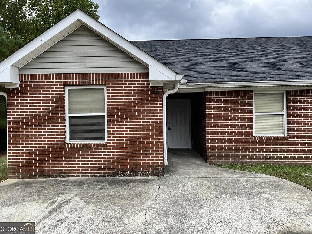 3 bed, 2.0 bath, 1424 sqft, $1,200 — Photo 1