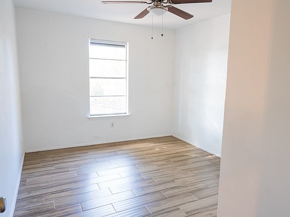 5th image of 2904 S Fielder Rd