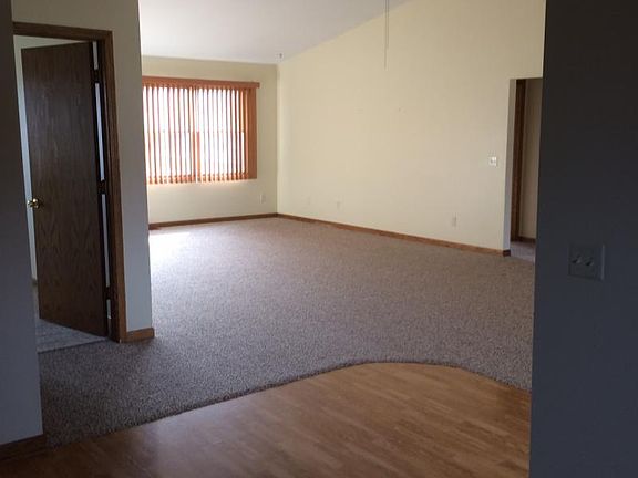 4th image of 2871 White Tail Dr