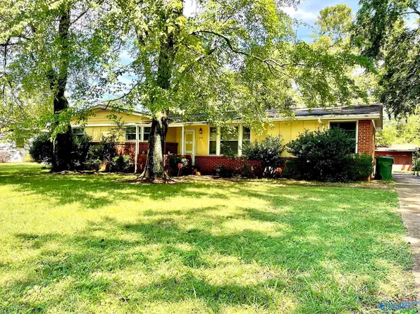 2116 Barrywood Rd NW, Huntsville, AL 35810