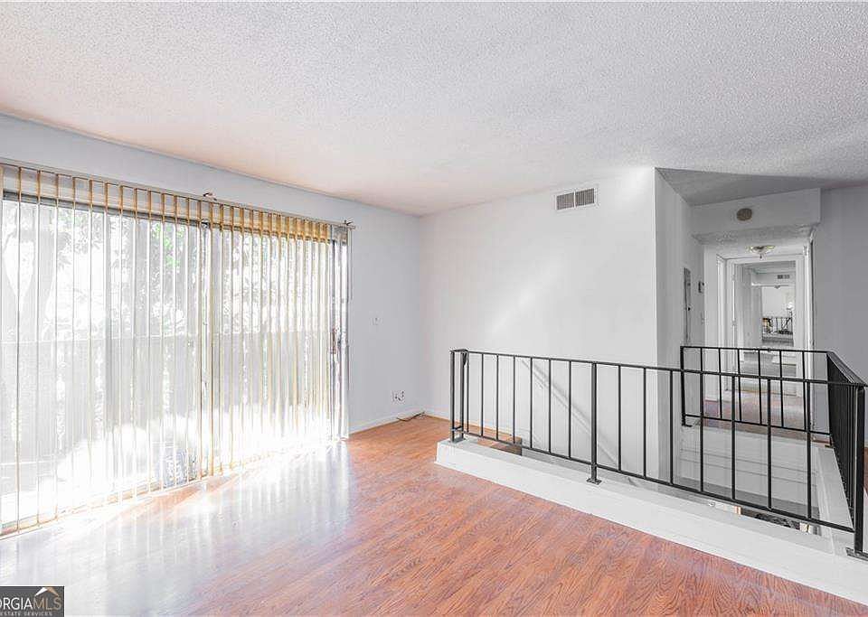 1st image of 1213 Camelot Dr