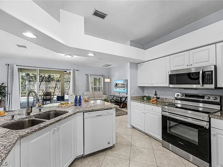 2649 SW 32nd St — Photo 7