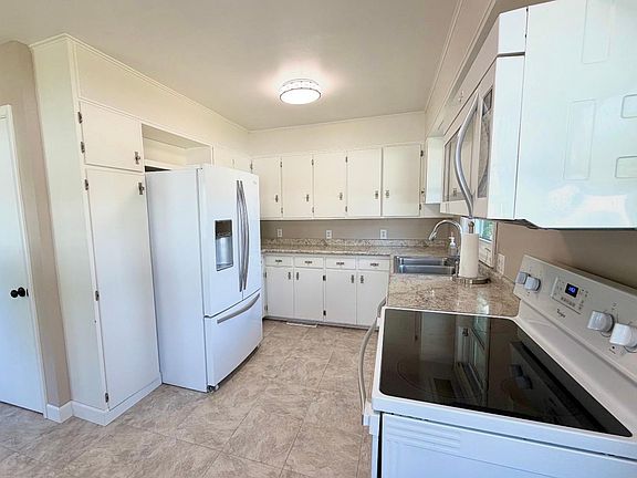 4th image of 301 2nd St NE