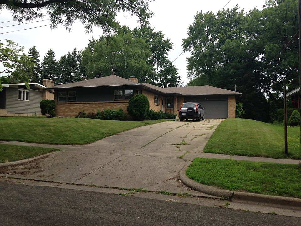 1st image of 857 N Kentview Dr NE