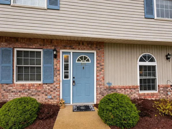 888 E Sherwood Hills Dr, Bloomington, IN 47401