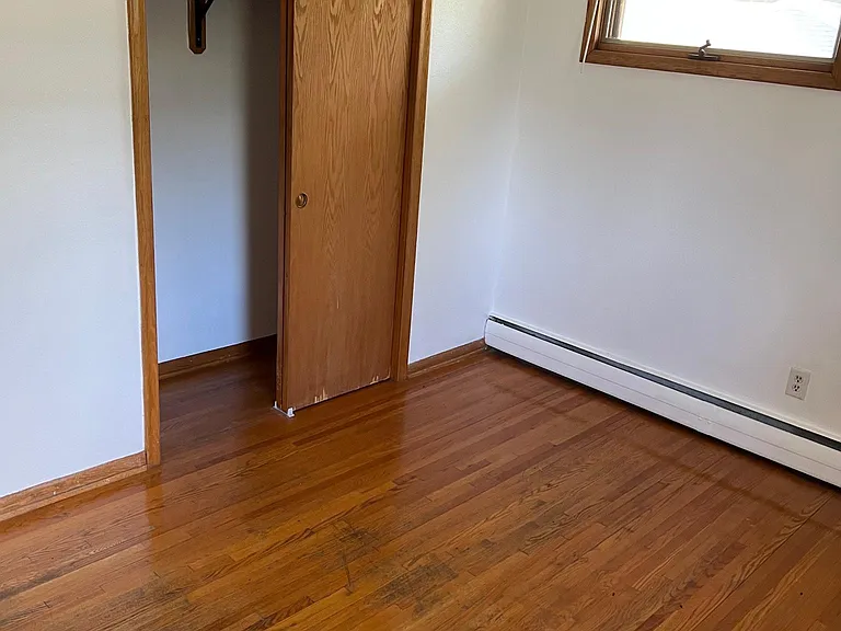 1485 Ivy Ave E — Photo 2