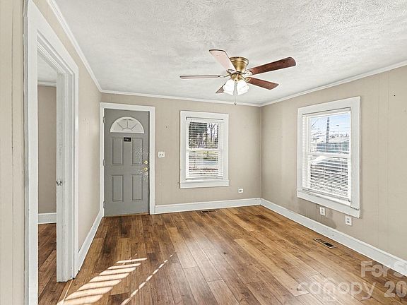 5th image of 409 S Maple St