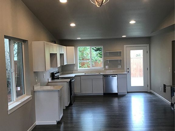 4th image of 3207 49th Ave NE