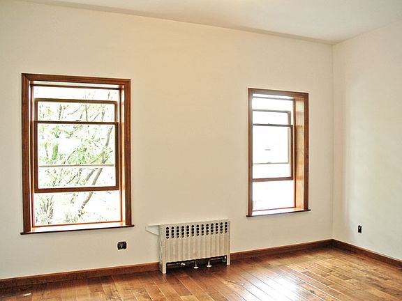 2nd image of 718 Humboldt St #2