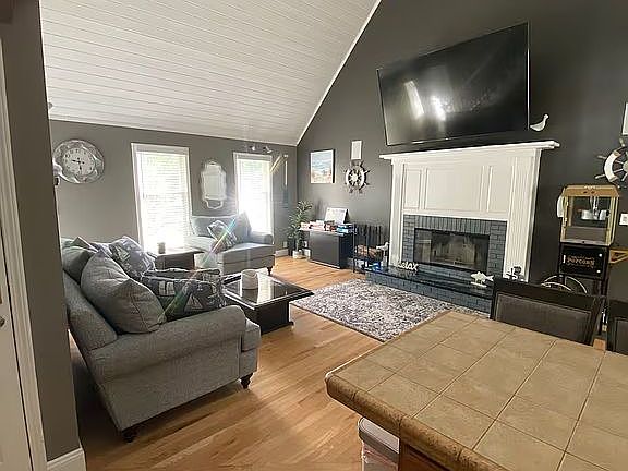 4th image of 101 Edmund St