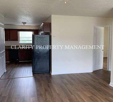 2nd image of 122 Ashley Ct NE
