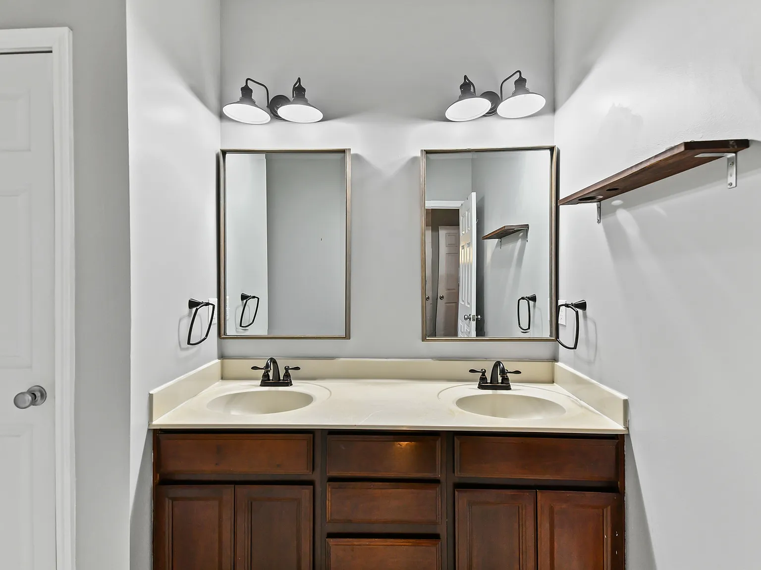 3 bed, 2.5 bath, 1843 sqft, $1,550 — Photo 4