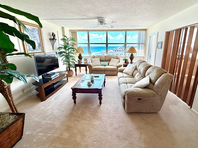 800 SE 20th Ave #1106 — Photo 2