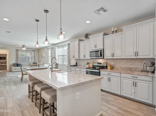2930 W LAREDO Lane, Phoenix, AZ 85085