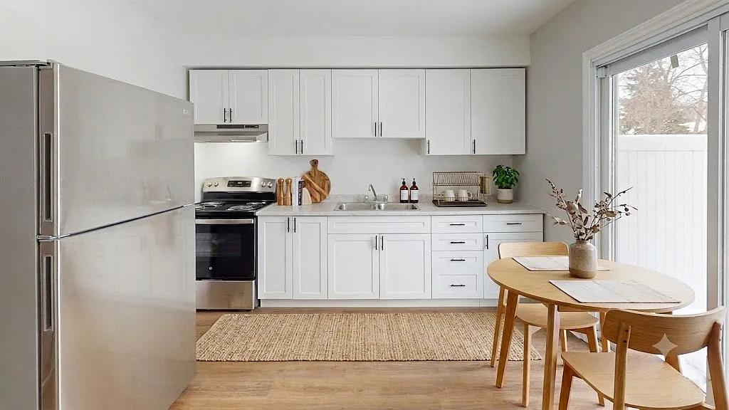 3 bed, $1,895 — Photo 4