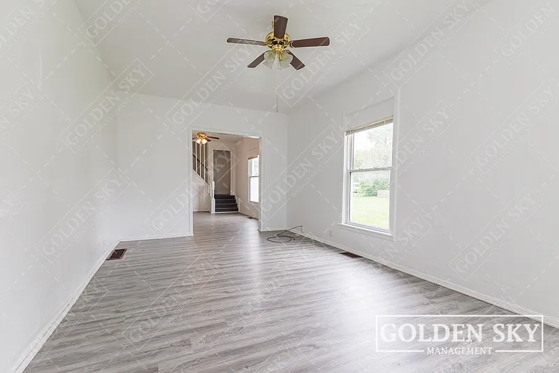 3 bed, 1.0 bath, 2808 sqft, $1,000 — Photo 3
