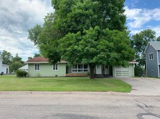 216 E 7th St, Adrian, MN 56110