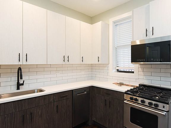 3rd image of 2957 N Milwaukee Ave #2S