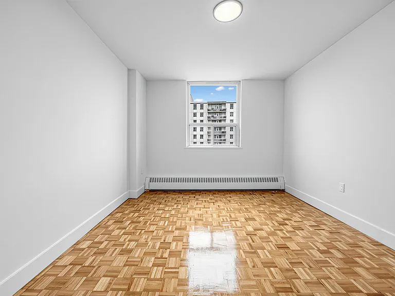 3950 Lawrence Ave E — Photo 16