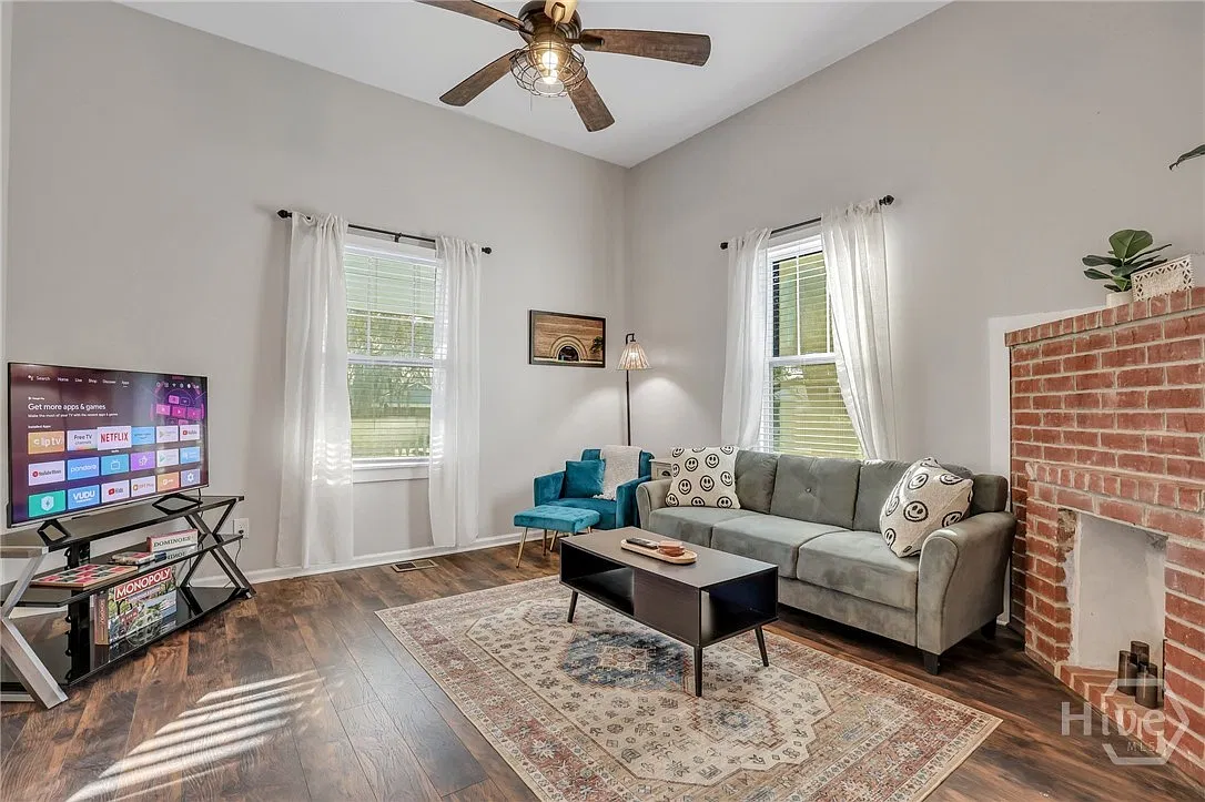3 bed, 2.0 bath, 1416 sqft, $3,500 — Photo 4