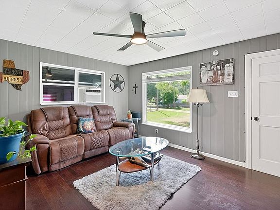 2nd image of 369 Pinewood Rd