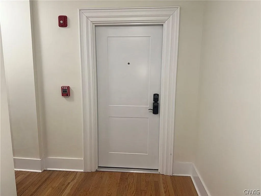 3 bed, 1.0 bath, 1200 sqft, $1,775 — Photo 4
