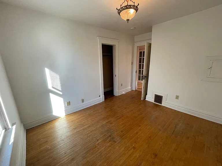 202 S 18th Ave E — Photo 14