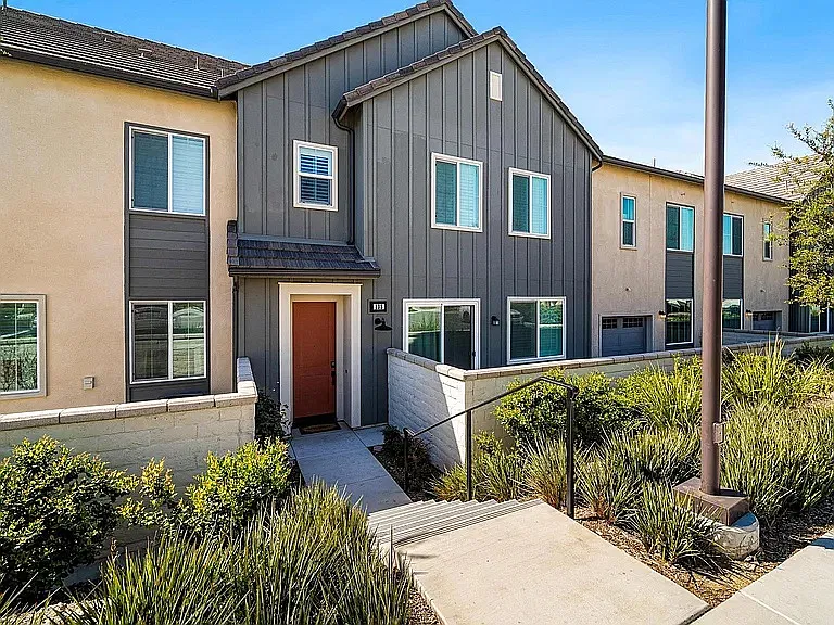 3 bed, 2.5 bath, 1725 sqft, $3,550 — Photo 1