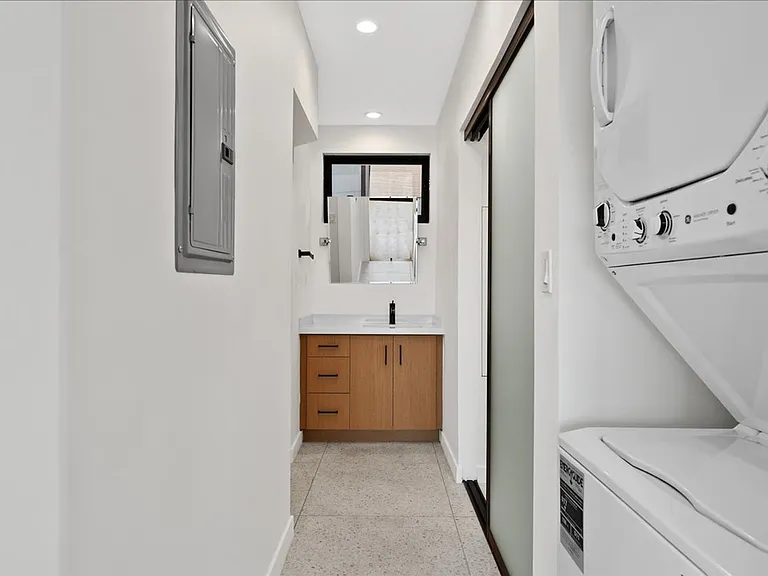 1210 Larrabee St #2 — Photo 8