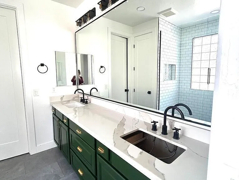 2720 N Sterling — Photo 28