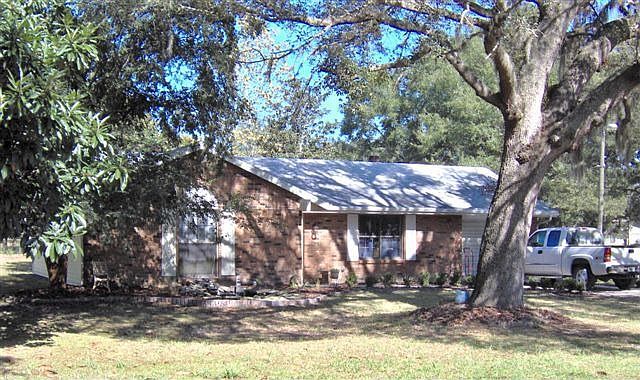 Ocala home front on 1.1 acre