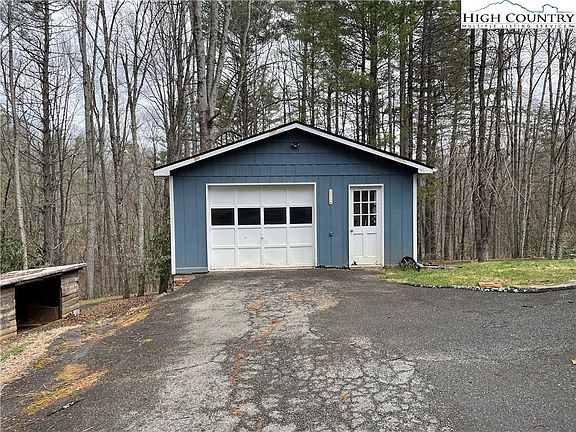 5th image of 115 W New River Drive