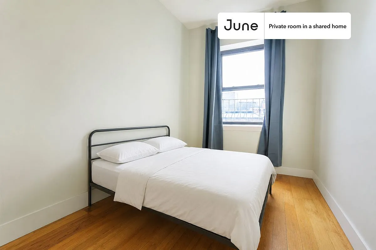 Full bedroom in 3 bed/1 bath home in Central Harlem #1091 A — Photo 1