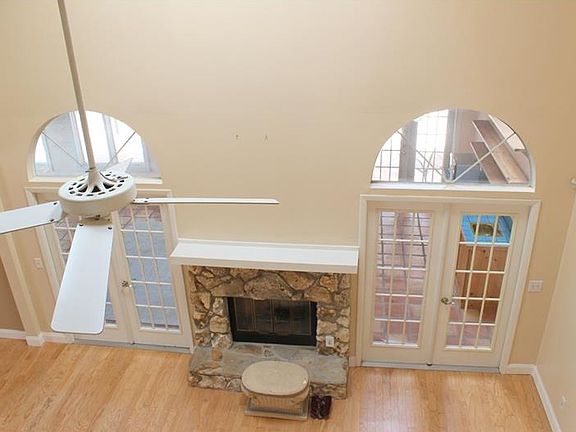 5th image of 2075 Palm View Dr