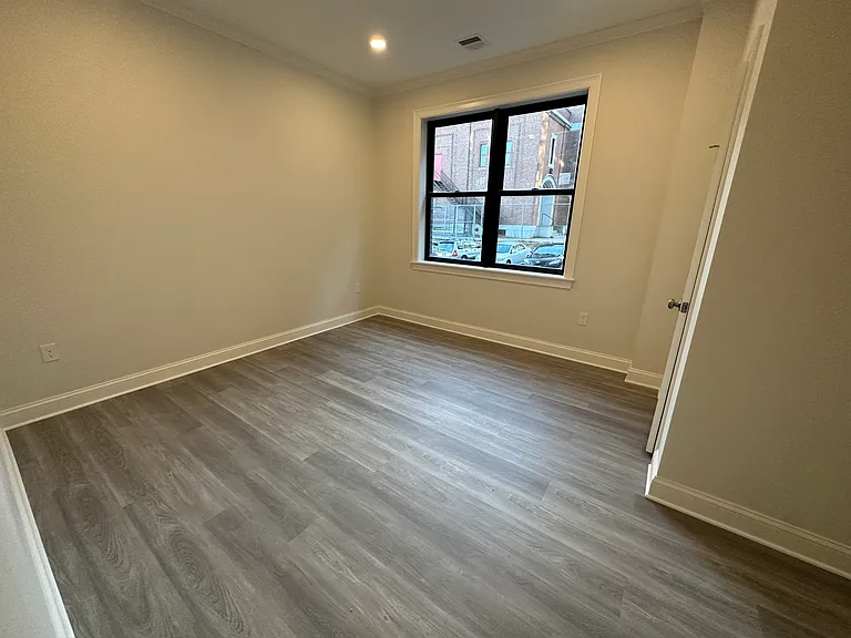605 Broadway #102 — Photo 5
