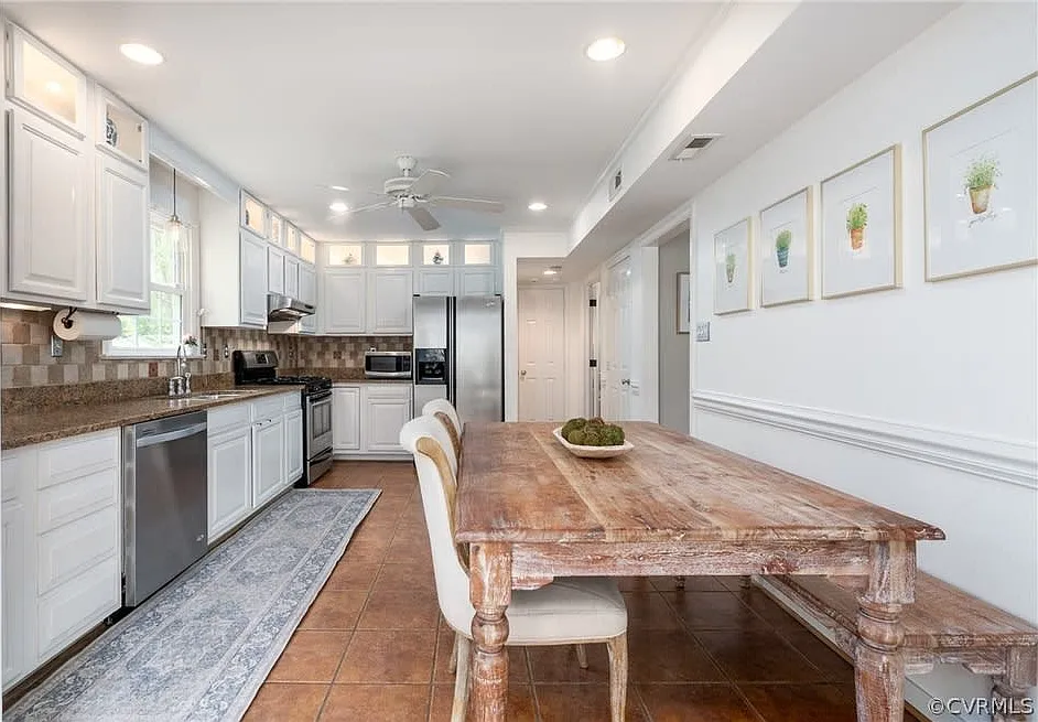 3 bed, $2,000 — Photo 3