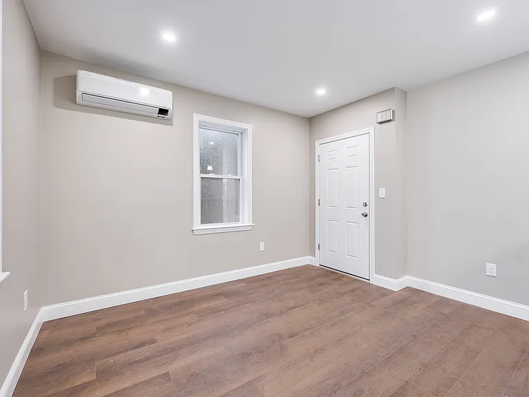 25 Buckley St #1L — Photo 7