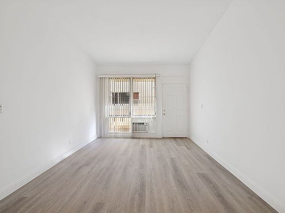 4th image of 333 S Rexford Dr APT 5